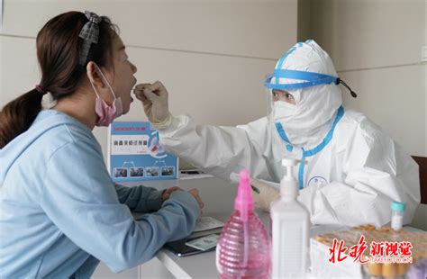 北京全市核酸检测机构增至50所，这八类人员“应检尽检” | 北晚新视觉