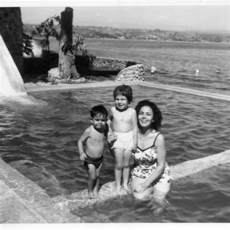 ¿Quién es la hermana de Eugenio Derbez?