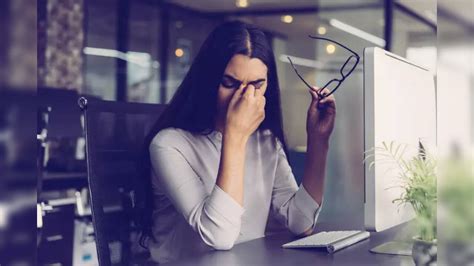 Before or after lunch? Study reveals when people hit a slump at work ...