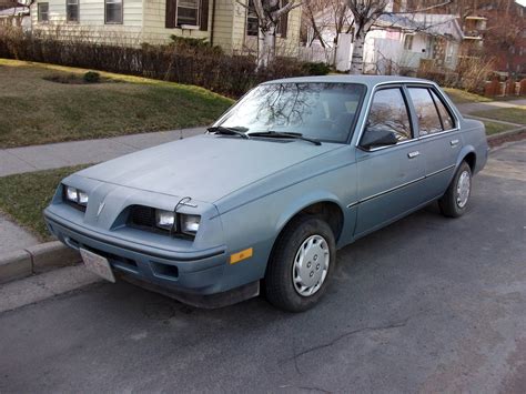 1992 Pontiac Sunbird LE - Sedan 2.0L Manual