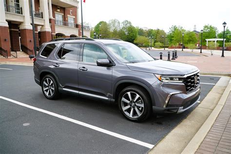 2023 Honda Pilot Elite AWD with Incredible Luxury Features | Product Review Mom