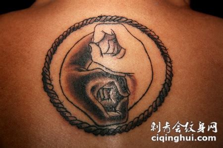 黑灰色八卦纹身图案(图片编号:149428)_纹身图片 - 刺青会