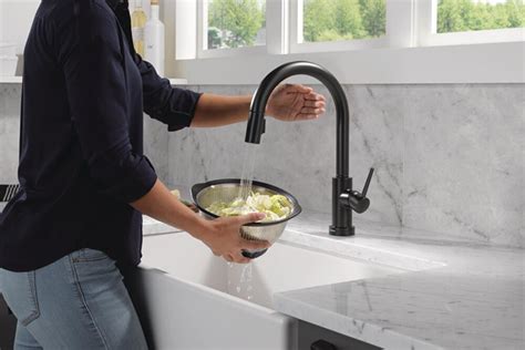 High-Tech Kitchen Faucets 的图像结果
