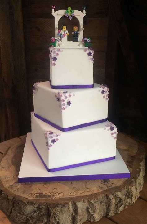 15 Awesome Engagement Cake Designs - Qpidindia