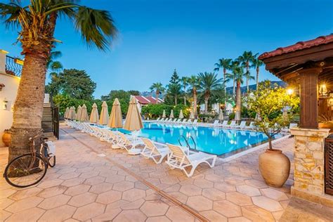 ALMOND HOLIDAY VILLAGE (Alsancak - Karavas) - Hotel Reviews & Photos ...