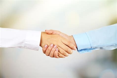 Bussiness Handshaking Walppaper 的图像结果