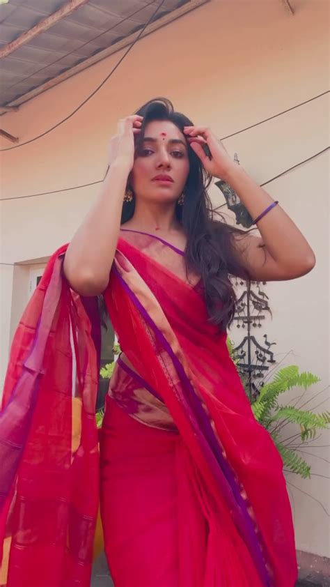 Shop Elegant Red Maheshwari Tissue Silk Handloom Cotton Saree for women