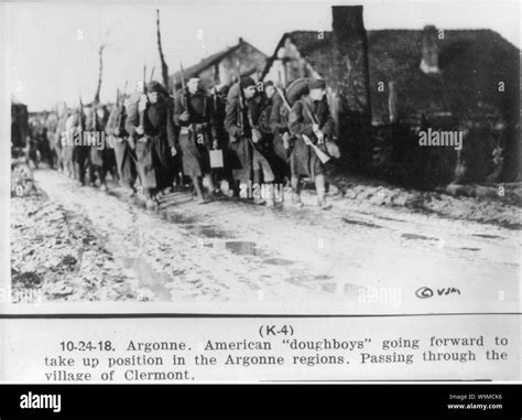 Argonne [France]. American doughboys going forward to take up position ...