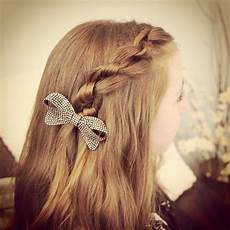 Simple Hair Style by Knotted Pullback Easy Hairstyles Hairstyles Simple Hair Style