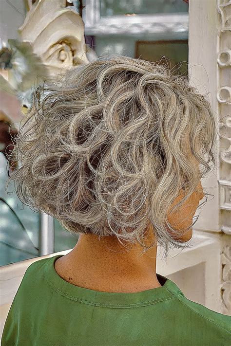 23 Stacked, Short Curly Bob Haircuts to Enhance Your Natural Curls