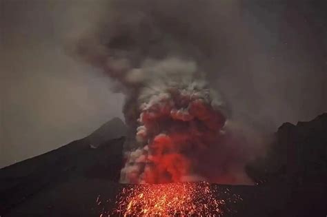 Japan Volcano 的图像结果