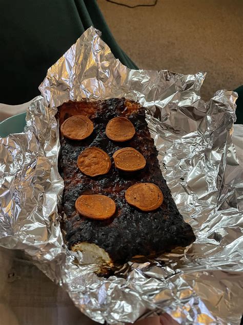 The way my gf prefers her Ellio’s pizza : r/mildlyinfuriating