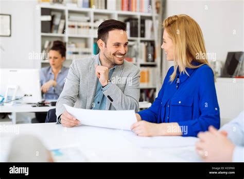 Happy Business People 的图像结果