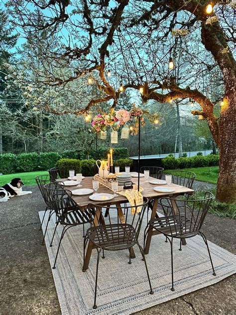 Table Setting Country Style 的图像结果