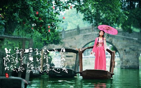 水乡桥上穿汉服的女子高清图片下载-正版图片600377731-摄图网