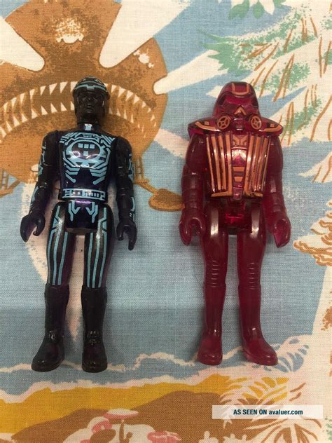1982 VINTAGE TOMY TRON AND RED WARRIOR Action Figures From Movie TRON ...
