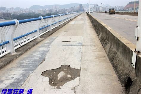 湖南：在建斜拉大桥9根拉绳断裂 桥面下沉2米(图)|赤石|桥面_凤凰资讯