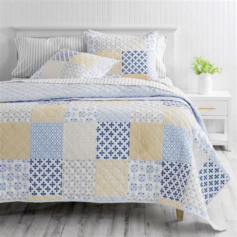 Amazon.com: Martha Stewart Monaco Multi Color Queen Quilt Set - 3 Piece ...
