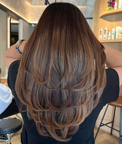 40 Chic V-Cut Hairstyles to Switch Up Your Basic Haircut - Hair Adviser