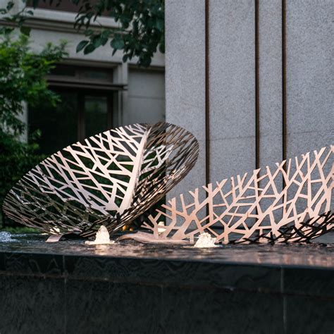 异形不锈钢树叶造型雕塑延伸营造出艺术美感_异形金属制品雕塑-站酷ZCOOL