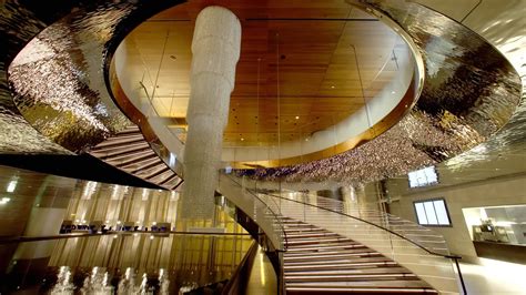 Business Class vs First Class 的图像结果