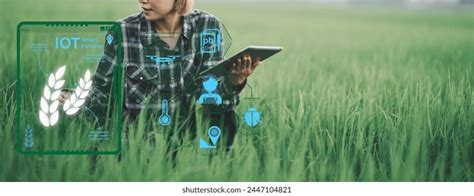 Farmer Using Technology 的图像结果