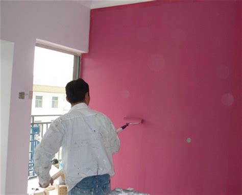 怎样自己在家给墙面刷乳胶漆-自己在家可以刷墙漆吗 _汇潮装饰网