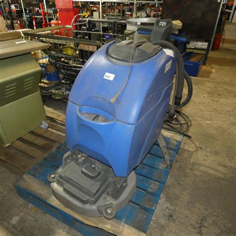 1 Numatic floor cleaning machine type TTB 4552/100S