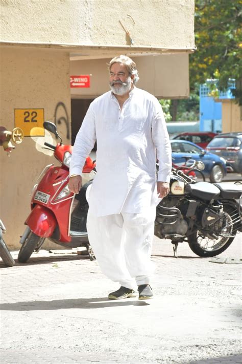 Gufi Paintal cremated in Mumbai: Surendra Pal, Tarun Khanna and others ...