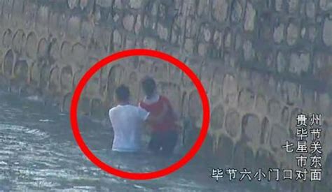 太帅了！红衣小伙纵身跳入泥潭救出溺水男孩，仅用20秒！-千龙网·中国首都网