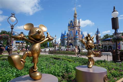 Disney World, other Florida tourist attractions close ahead of Milton ...