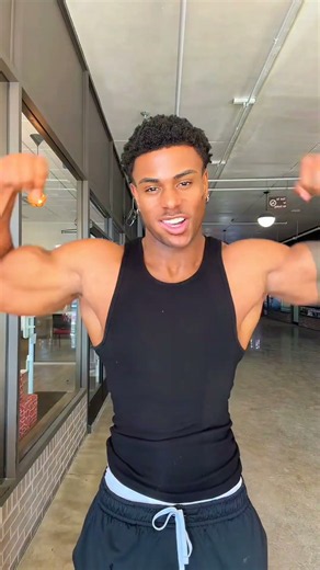 Bodybuilding shaping and flexing muscle flex #motivation #fitness #aesthetic #abs #physique #biceps