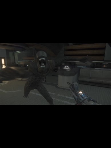 Facing the Xenomorph in Alien Isolation Gameplay