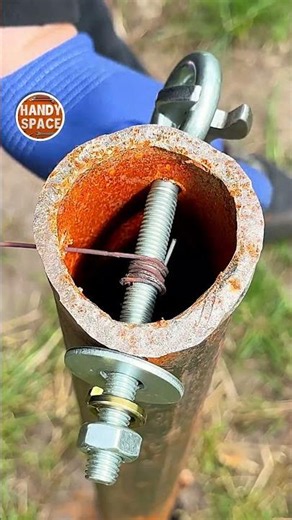 You Spin Me Round! Bolt, Wire and Fence Post Hack!