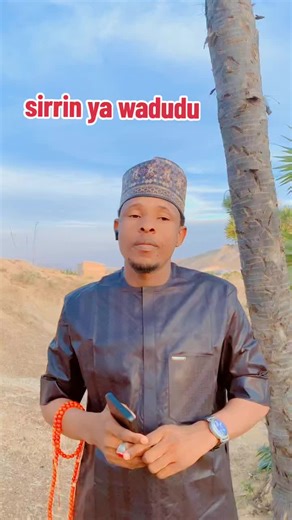 Sirrin Ya Wadudu: Babban Labari na Farkon