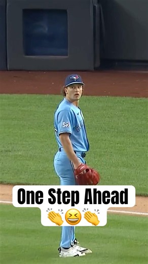 Adam Macko was one step ahead in the best way possible 😆👏 #MLB #BlueJays