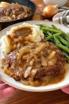 Tender Cube Steak with Gravy (Easy Stovetop Recipe)