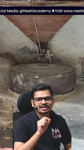 Bijli se nahi... paani se chalti hai ye aata chakki! 😲
