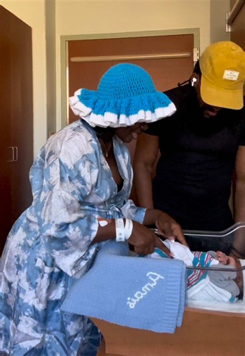 Meeting our baby for the first time 🥺 so precious and that new baby smell had us in a chokehold 🤣