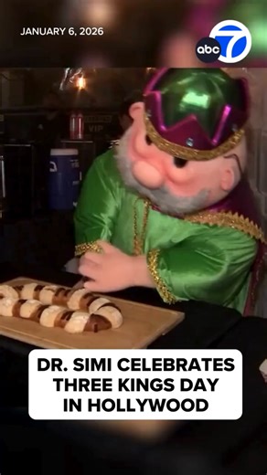 Dr. Simi went all out to celebrate Three Kings Day on Jan. 6 🤩 🎉 They had the traditional rosca, gifts, and a lot of dancing in Hollywood's “Similandia” 🥳 @drsimiusa #drsimi #reyesmagos
