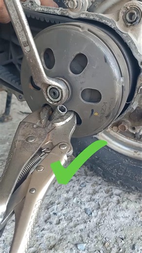 How to Activa clutch hub remove/Variator and clutch drive holder tool with ring wrench#shorts #honda
