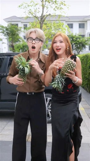 The best way to eat a pineapple! 🥰 🍍 #taihoa #tutorial #shorts