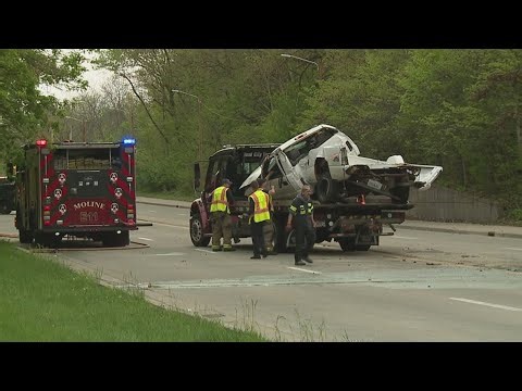Crews respond to rollover crash in Moline