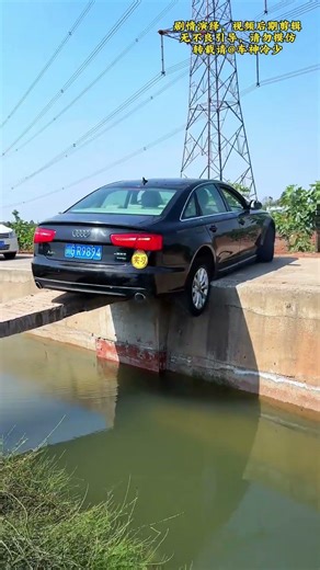 A novice driver encountered a female driver on a narrow road.#automobile #drivingskills