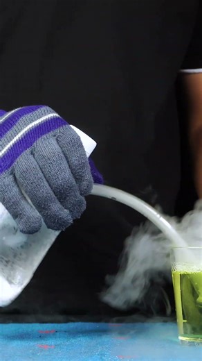 Smoke bubble soap from dry ice