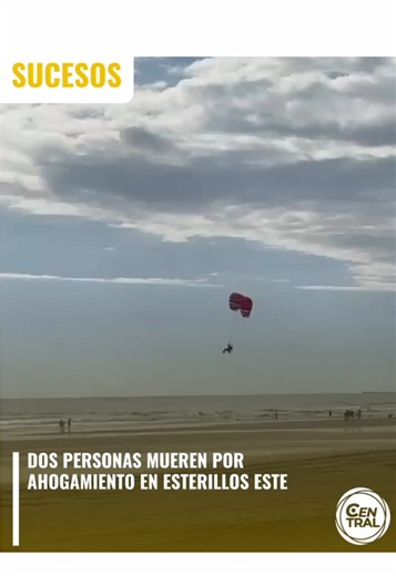 #Sucesos | Dos personas fallecen por ahogamiento en Esterillos Este Un hombre y una mujer, ambos jóvenes, fallecieron por ahogamiento la tarde de este sábado en Esterillos Este, Puntarenas. Durante la emergencia, paramotoristas colaboraron en la búsqueda aérea, permitiendo ubicar a las víctimas con mayor rapidez. El paramotor es una aeronave liviana que combina un parapente con un motor, lo que permite realizar sobrevuelos a baja altura y apoyar labores de localización desde el aire. Las autorid