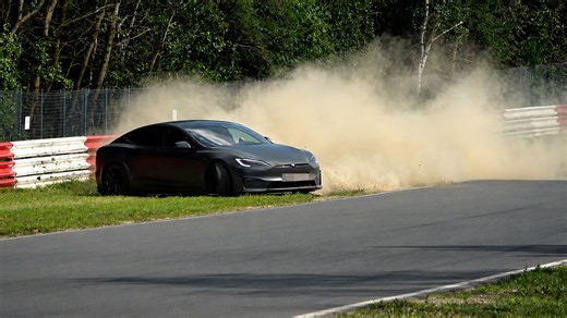 Tesla Model S Plaid crashes during Nürburgring run