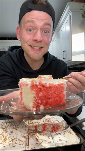 Try this JELLO CAKE recipe for a quick dessert or snack. You can find the recipe on my page in the comments | Kitchentool