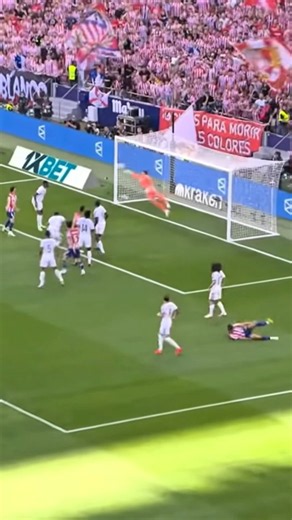COURTOIS WITH AN INSANE SAVE 🤯🧤