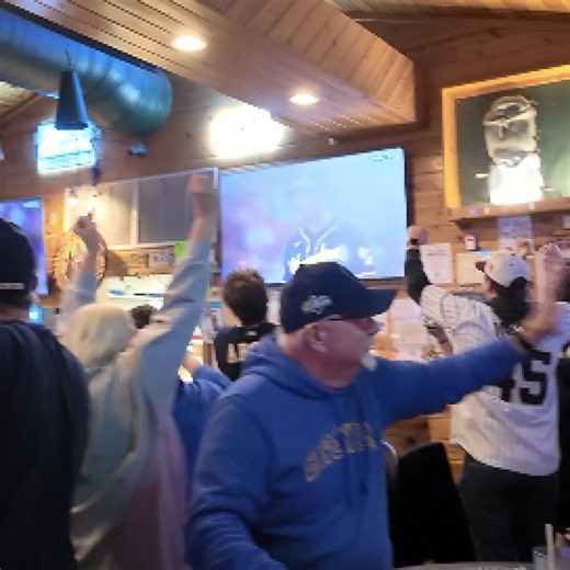 "Emotionally unbelievable" Green Bay fans celebrate Brewers win